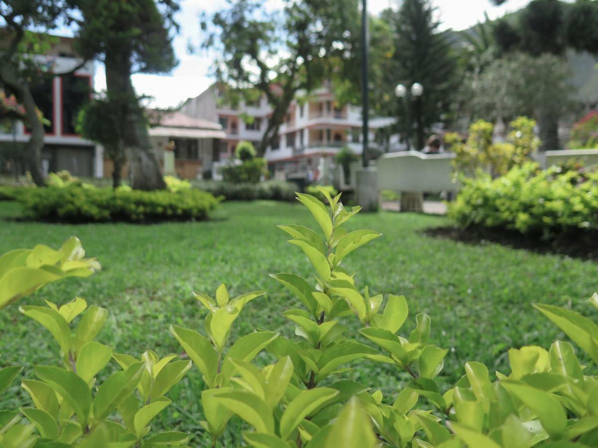 Hotel Flor De Oriente Baños Kültér fotó